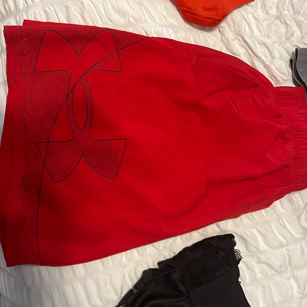 Red Gym shorts UA